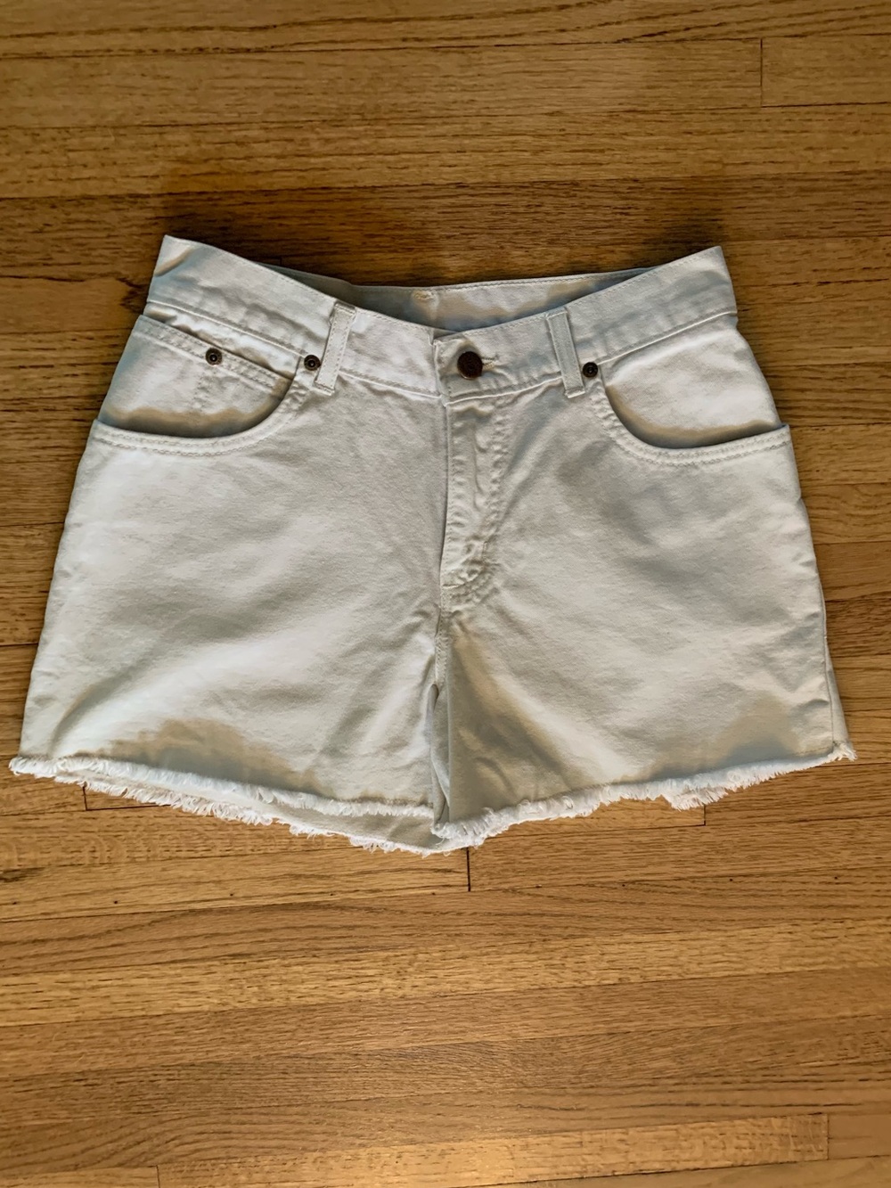 VTG 90s No Boundaries White Denim Raw Hem Shorts - Size 7/8 (Fits like Modern 6)